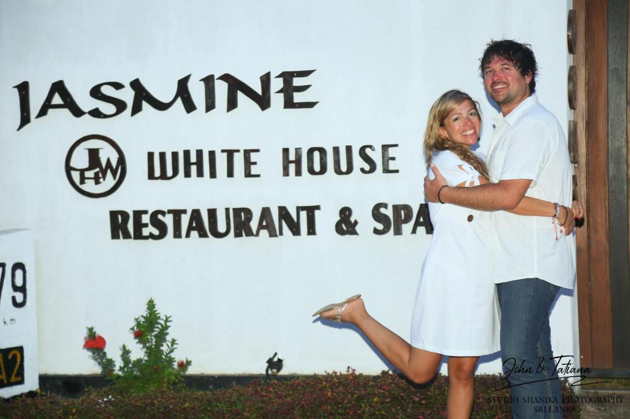 Jasmine White House Restaurant & Spa Діквелла Екстер'єр фото
